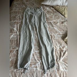 Grey booty poppin Lululemon pants